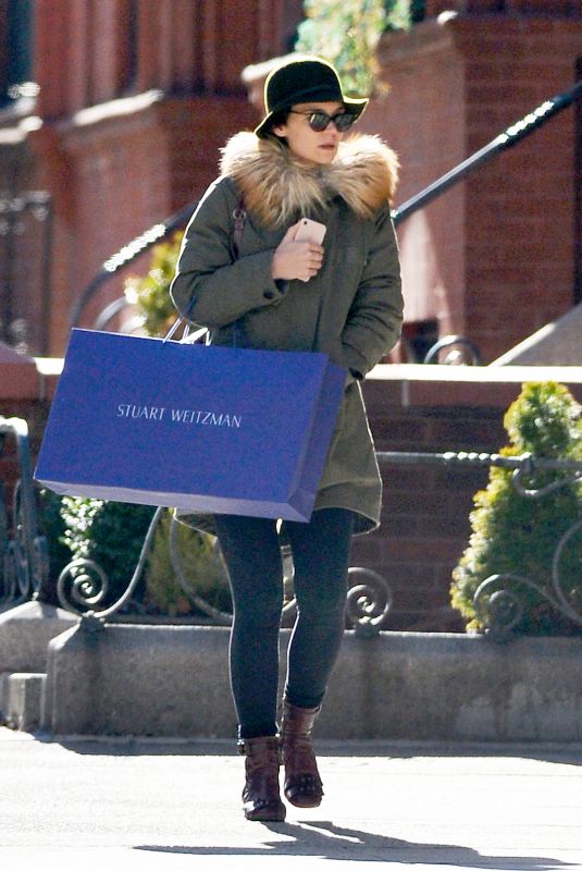 KATIE HOLMES Out Shopping in New York 01/26/2018