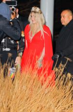 KESHA Arrives at a Grammy