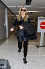 KHLOE KARDASHIAN Arrives at Los Angeles International Airport 01/28/2018