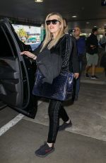 KHLOE KARDASHIAN Arrives at Los Angeles International Airport 01/28/2018