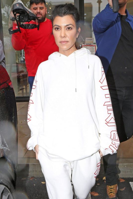 KOURTNEY KARDASHIAN Out and About in Tarzana 01/09/2018