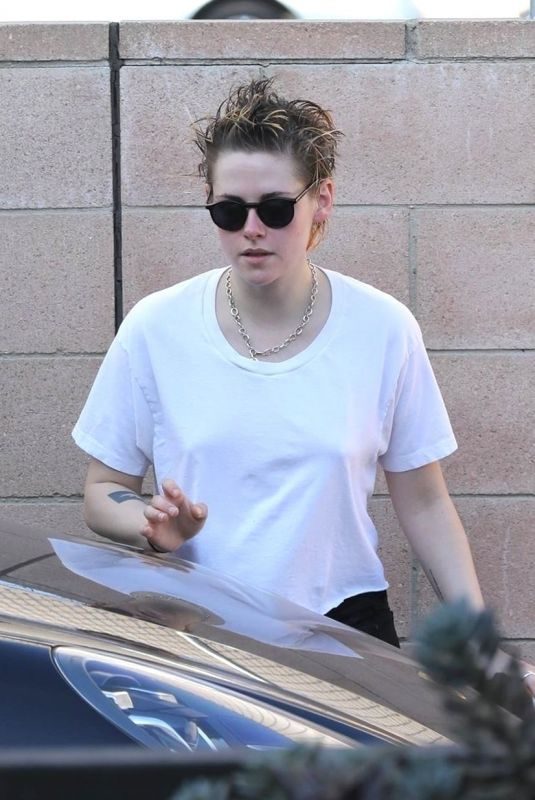KRISTEN STEWART Leaves Yoga Class in Los Angeles 01/12/2018