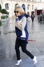 KYLIE MINOGUE Leaves Cafe Flore in Paris 01/22/2018