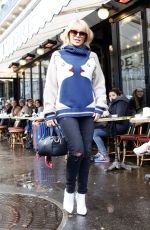 KYLIE MINOGUE Leaves Cafe Flore in Paris 01/22/2018
