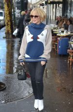 KYLIE MINOGUE Leaves Cafe Flore in Paris 01/22/2018