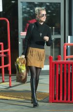 LAETICIA HALLYDAY Shopping at Trader Joe