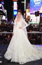 MARIA MENOUNOS Getting Married on New Year