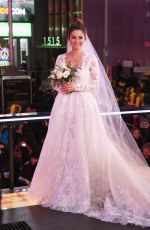 MARIA MENOUNOS Getting Married on New Year