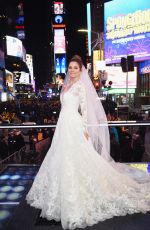 MARIA MENOUNOS Getting Married on New Year