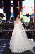 MARIA MENOUNOS Getting Married on New Year