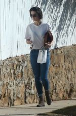 MARY ELIZABETH WINSTEAD Arrives to Her Home in Brentwood 01/05/2018