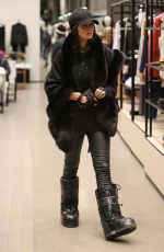 PARIS HILTON Shopping on New Year