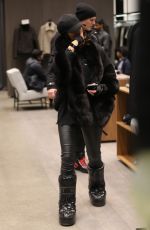 PARIS HILTON Shopping on New Year