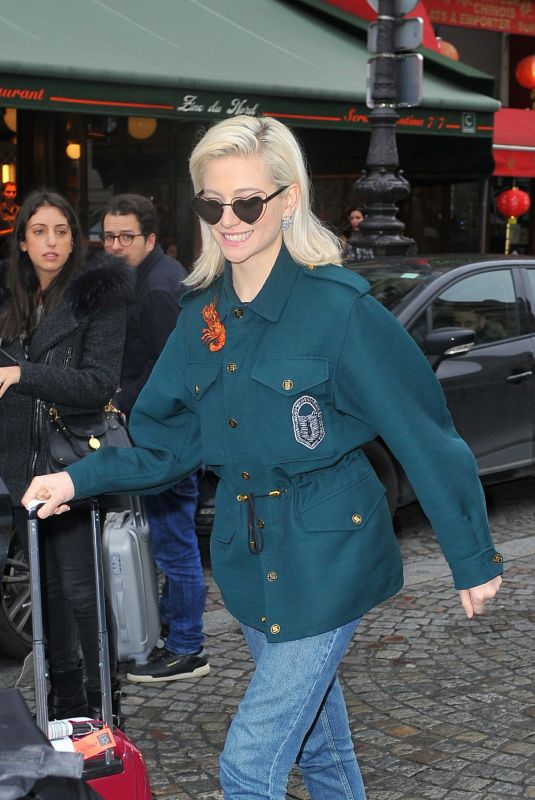 PIXIE LOTT Heading at Eurostar at Gare Du Nord in Paris 01/3/2018