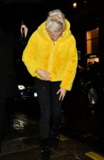 PIXIE LOTT Leaves Ritz Hotel in Paris 01/21/2018