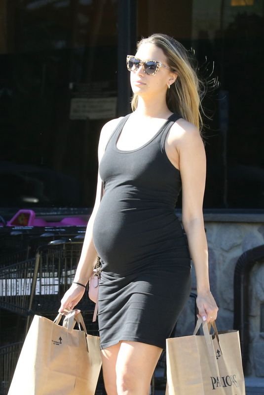 Pregnant APRIL LOVE GEARY Out Shopping in Malibu 01/28/2018