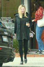 Pregnant KIRSTEN DUNST Leaves a Nail Salon in Toluca Lake 01/19/2018