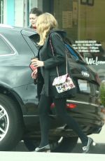 Pregnant KIRSTEN DUNST Out and About in Toluca Lake 01/19/2018