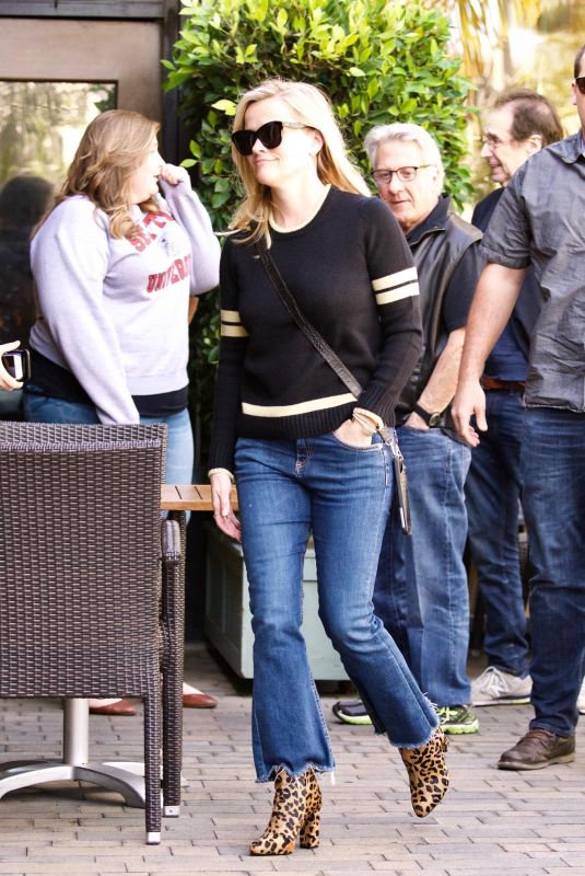 REESE WITHERSPOON Heading to a Spa in Brentwood 01/25/2018
