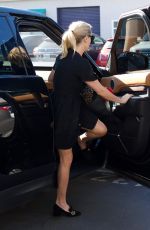 REESE WITHERSPOON Heading to Her Office in Brentwood 01/22/2018