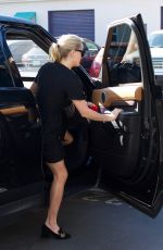 REESE WITHERSPOON Heading to Her Office in Brentwood 01/22/2018