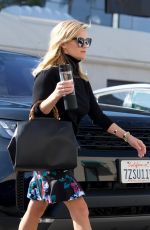 REESE WITHERSPOON Out and About in Santa Monica 01/10/2018