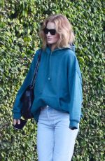 ROSIE HUNTINGTON-WHITELEY Leaves Photoshoot in Miami 01/07/2018