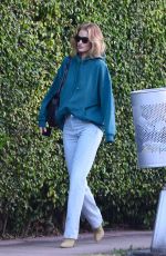 ROSIE HUNTINGTON-WHITELEY Leaves Photoshoot in Miami 01/07/2018