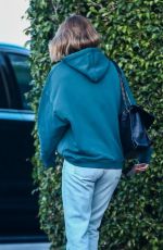 ROSIE HUNTINGTON-WHITELEY Leaves Photoshoot in Miami 01/07/2018
