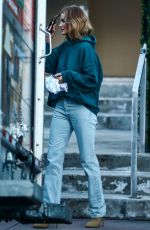 ROSIE HUNTINGTON-WHITELEY Leaves Photoshoot in Miami 01/07/2018