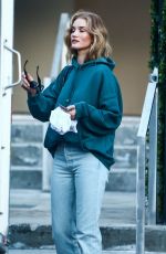 ROSIE HUNTINGTON-WHITELEY Leaves Photoshoot in Miami 01/07/2018