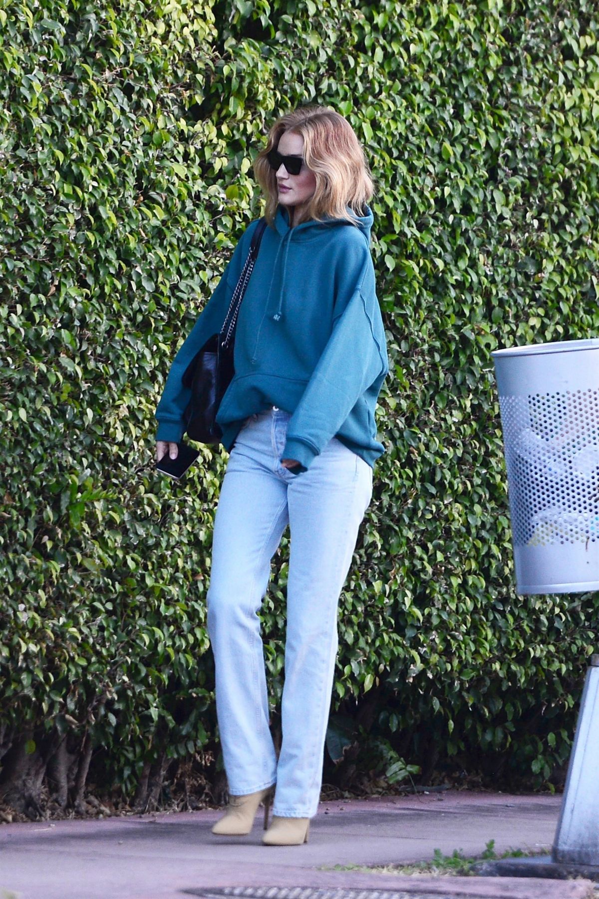 ROSIE HUNTINGTON-WHITELEY Out and About in Miami 01/07/2018 – HawtCelebs