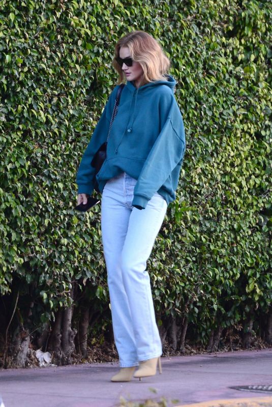 ROSIE HUNTINGTON-WHITELEY Out and About in Miami 01/07/2018