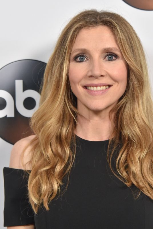 SARAH CHALKE at ABC All-star Party at TCA Winter Press Tour in Los Angeles 01/08/2018