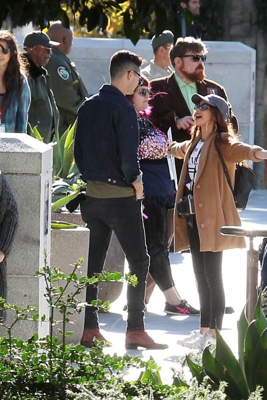 SARAH HYLAND and Alum Wells at 2018 Women’s March in Los Angeles 01/20/2018