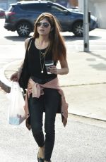 SELMA BLAIR Shopping at Farmers Market in Los Angeles 01/07/2018