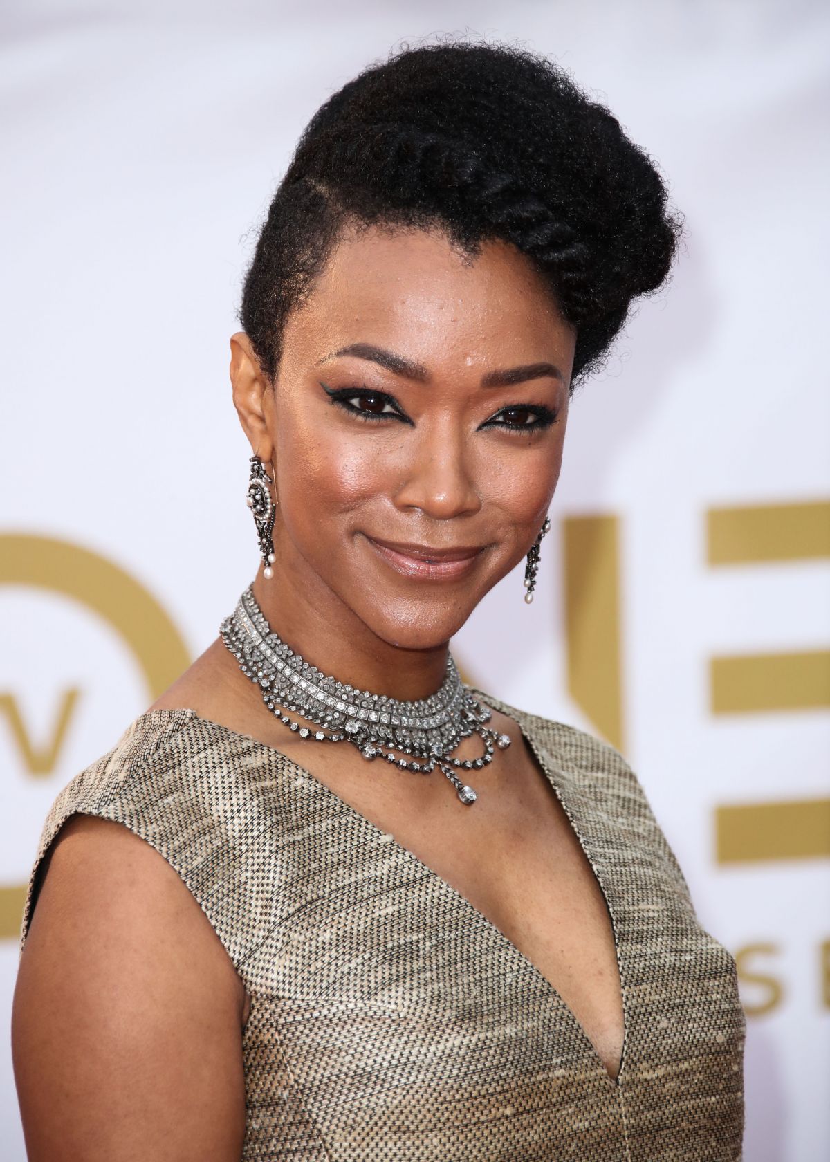 sonequa-martin-green-at-49th-naacp-image