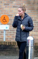 STEPHANIE WARING Leaves Dancing on Ice Hotel 01/09/2018