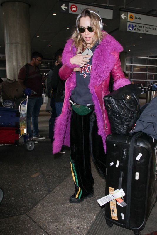 SUKI WATERHOUSE at LAX Airport in Los Angeles 01/15/2018