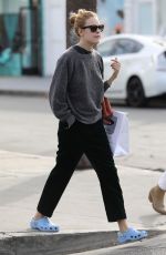 TALLULAH WILLIS Shopping at Sportie LA on Melrose Avenue in Los Angeles 01/30/2018