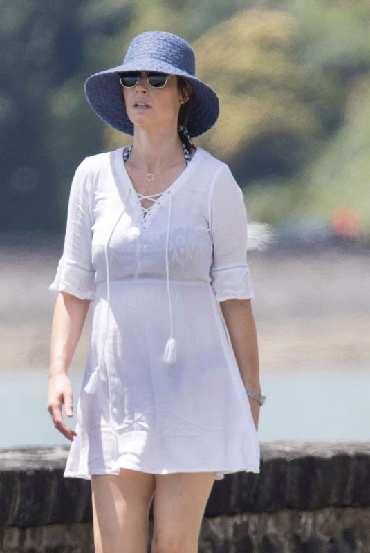 ALEX JONES Out and About in New Zealand, January 2018