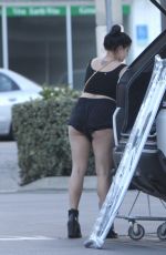 ARIEL WINTER Shopping at Bed Bath and Beyond in Los Angeles 02/07/2018