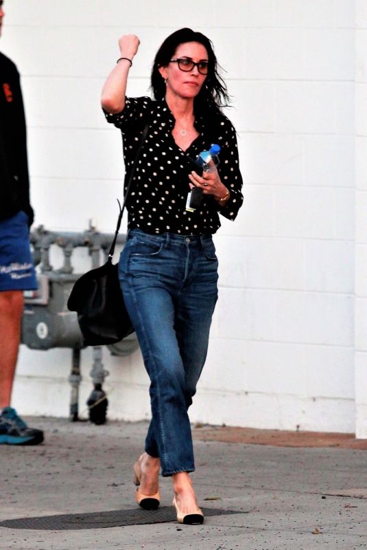 COURTENEY COX Leaves a Hair Salon in Los Angeles 01/31/2018