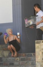 COURTNEY STODDEN Moves Out of Her Apartment into a $3 Million Home in Beverly Hills 02/01/2018