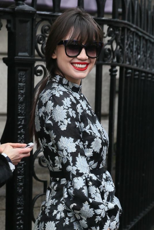 DAISY LOWE Arrives at Erdem Moralioglu Fashion Show at LFW in London 02/19/2018