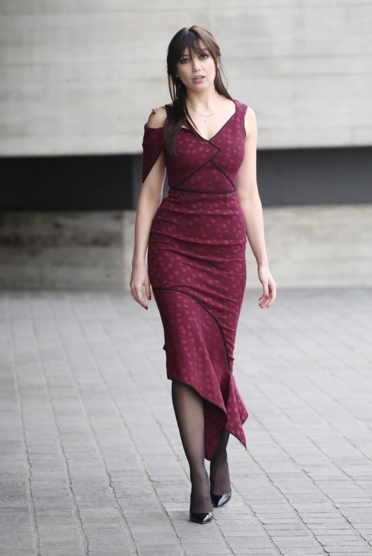 DAISY LOWE Arrives at Roland Mourret Fashion Show at LFW in London 02/18/2018
