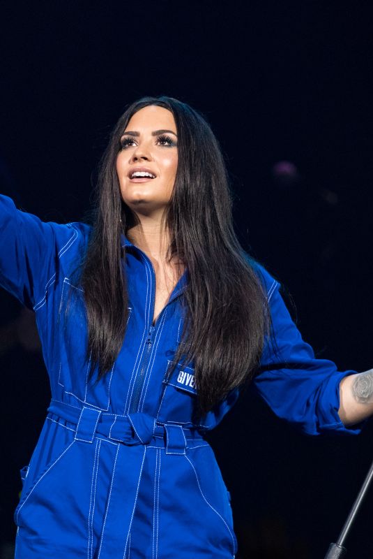 DEMI LOVATO Performs for American Airlines Aadvantage Mastercard Members in Dallas 02/09/2018