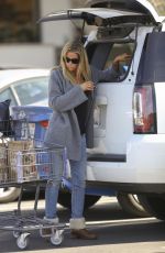 DENISE RICHARDS Shopping at Bristol Farms in Woodland Hills 02/02/2018