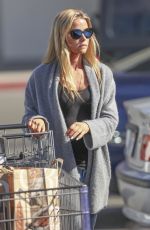 DENISE RICHARDS Shopping at Bristol Farms in Woodland Hills 02/02/2018