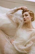 ELIZABETH DEBICKI for Evening Stantard Magazine, February 2018
